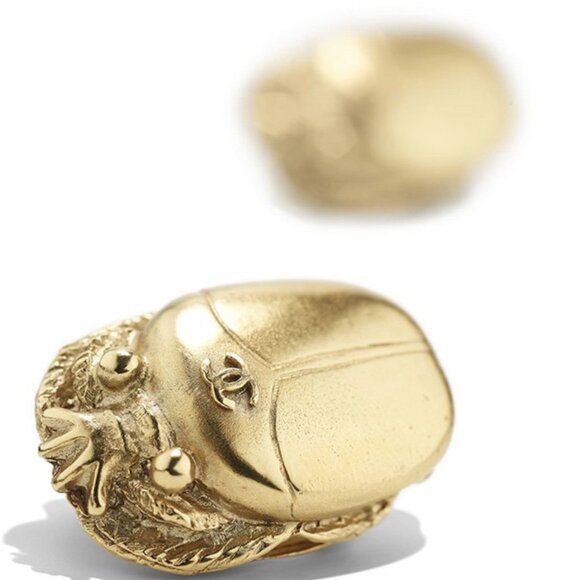 Chanel 2019 Paris New York Egypt Metiers D'Art Scarab Gold Plated Earrings - Picture 1 of 10